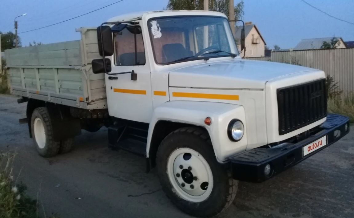 Четвёртое поколение "началось" грузовиком ГАЗ-3307. Адрес иллюстрации: https://avatars.mds.yandex.net/get-autoru-vos/2057605/114db7ffbcb3cef9a0f0897bf7a18e7b/1200x900