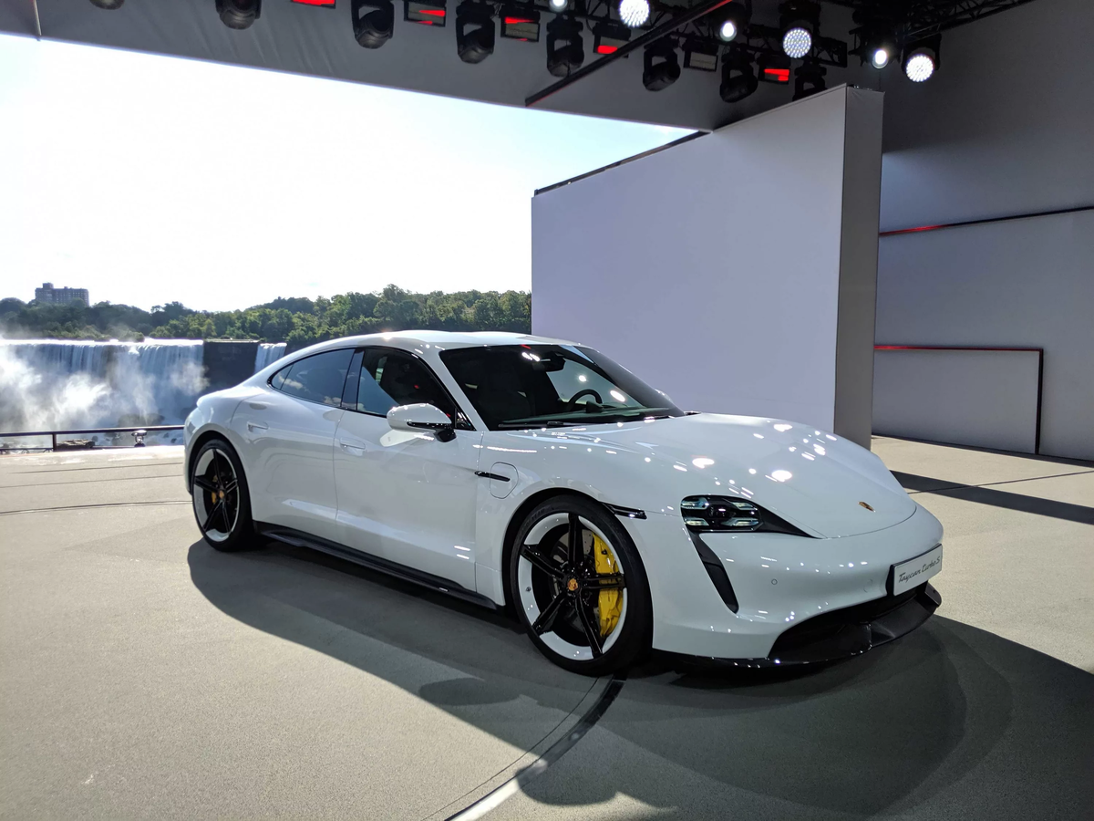 Taycan порше. Порше Taycan 2020. Porsche Taycan Turbo s. Электрокар Порше 2020.