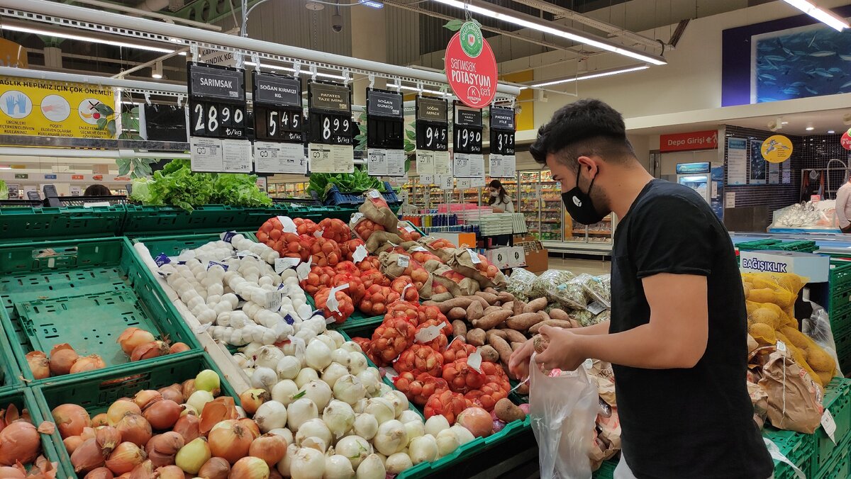 В продуктовом супермаркете "Мигрос" в ТЦ "5М Мигрос" (Анталья)