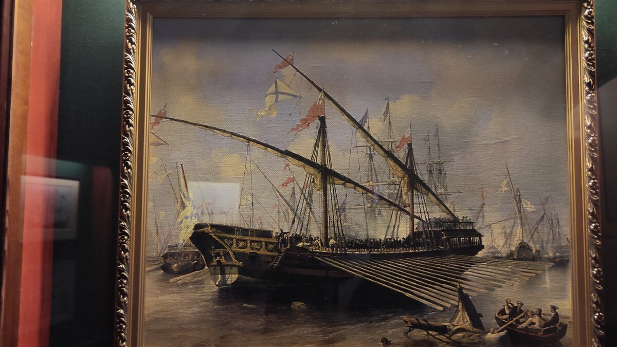 Такие корабли сходили с Партикулярной верфи. Исторический рисунок, представлен в светской экспозиции Храма.
