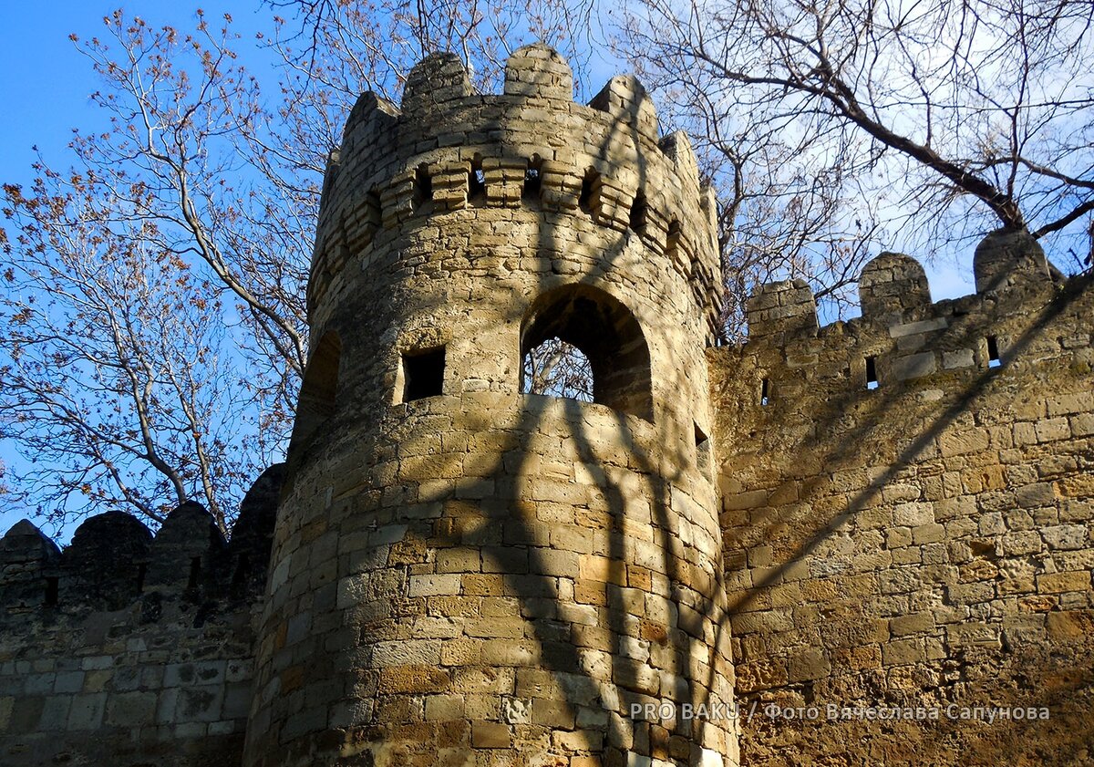 Бакинская крепость. Одна из полубашен