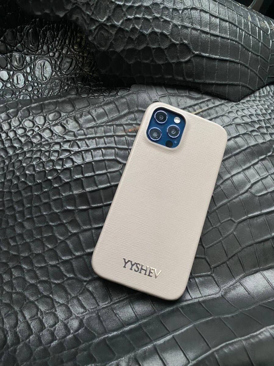Кожаный белый чехол с именной надписью из серебра Mobcase 1402 для iPhone 12 Pro Max