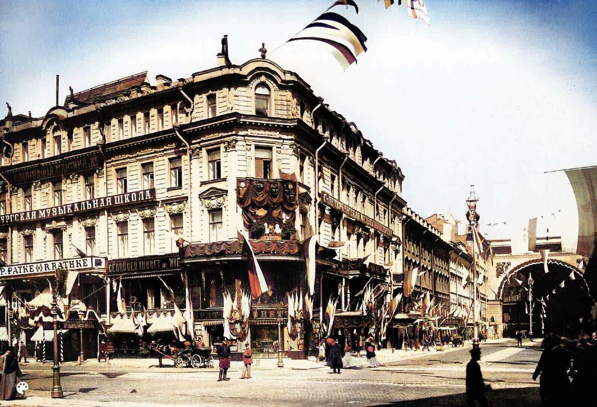 4 мая 1896г, Невский проспект дом 15, украшенный флагами в честь коронации Николая II.