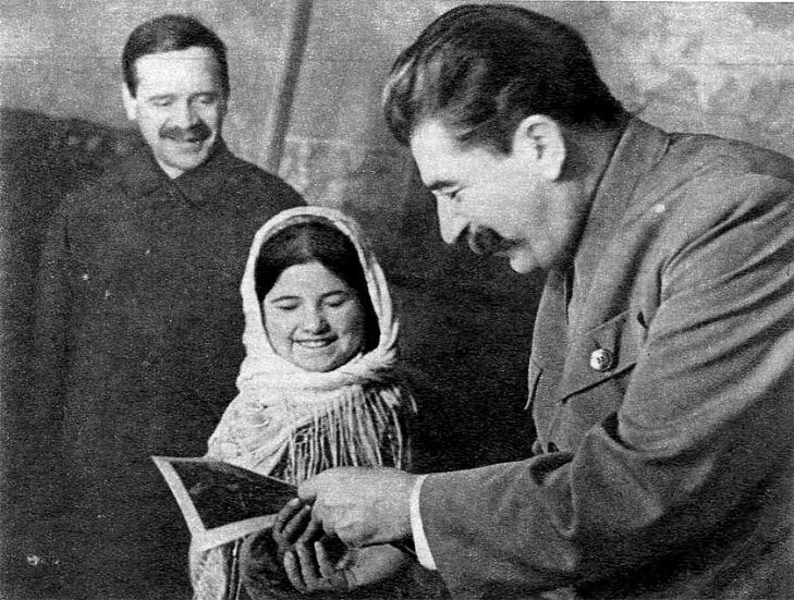 Встреча таджикской девочки с вождем! Источник: яндекс картинки  