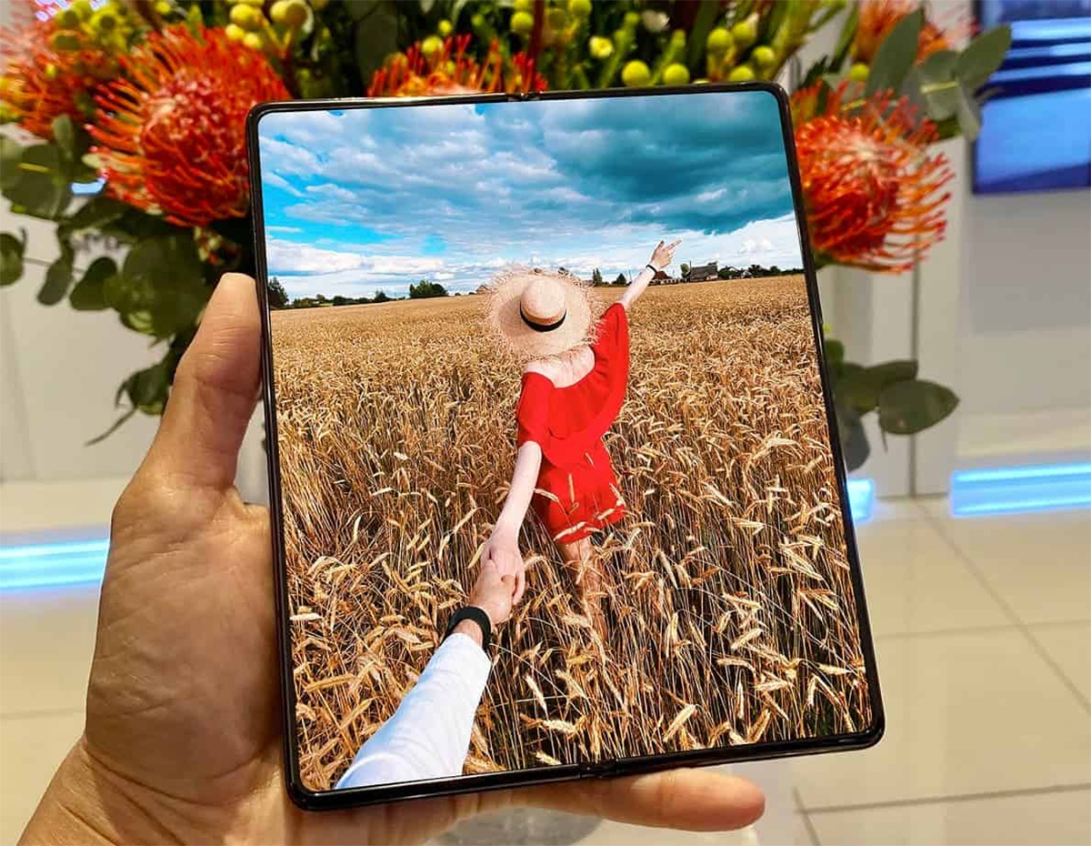 Фола телефон. Samsung Galaxy Fold 3. Samsung z Fold 3. Самсунг галакси z Fold 3. Samsung Galaxy z Fold 3 2021.