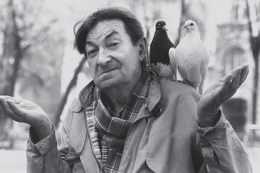 — Если бы я не стал артистом, я бы стал натуралистом — люблю растения, птиц, особенно животных. Помните у Зощенко: «Животная - это не человек, на нее положиться можно». Они не суетятся, не делают друг другу пакостей, а преданно ждут... И если убивают, то лишь когда есть нечего. А люди — просто так. (Фото взято из интернета).