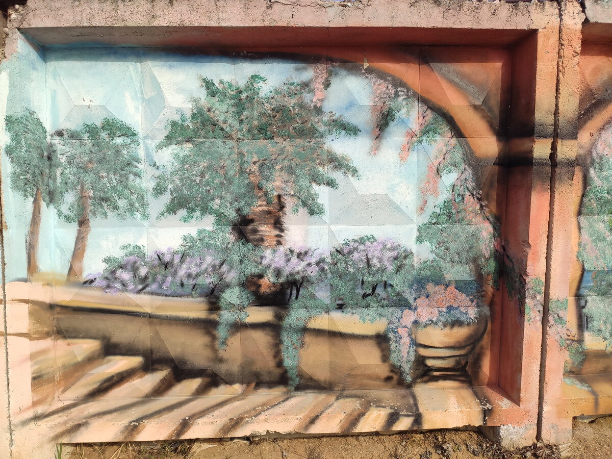 Граффити на заборе стройматериалов в мкр. Ленская г. Павловский Посад