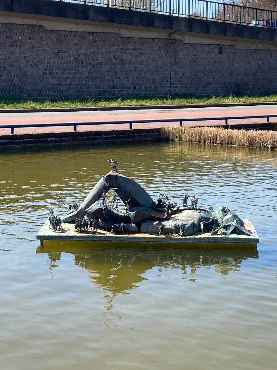 Гулливер на входе в парк