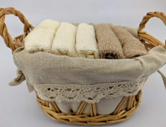 Вот примерно такая была корзинка у котенка 