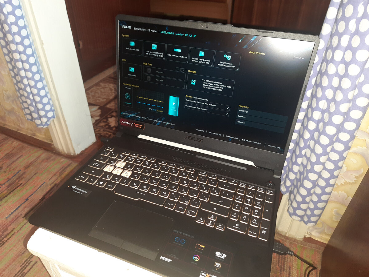 Ноутбук перед моими глазами