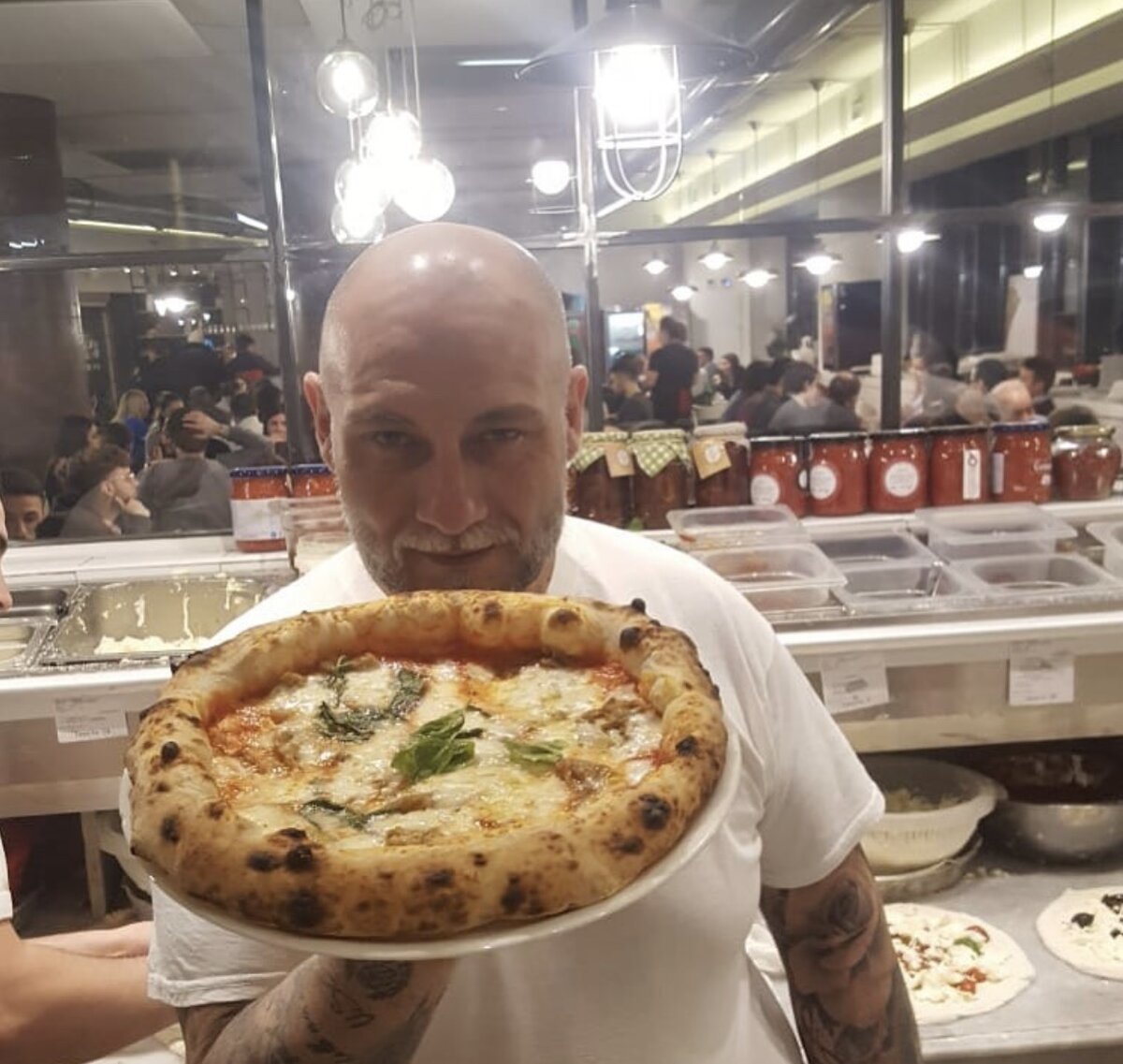 Пиццерия шеф-повара Франческо Мартуччи вошла в топ-50 пиццерий Италии и мира 2021 года и стала победителем уже в третий раз (Фото взято из источников сети интернет) 