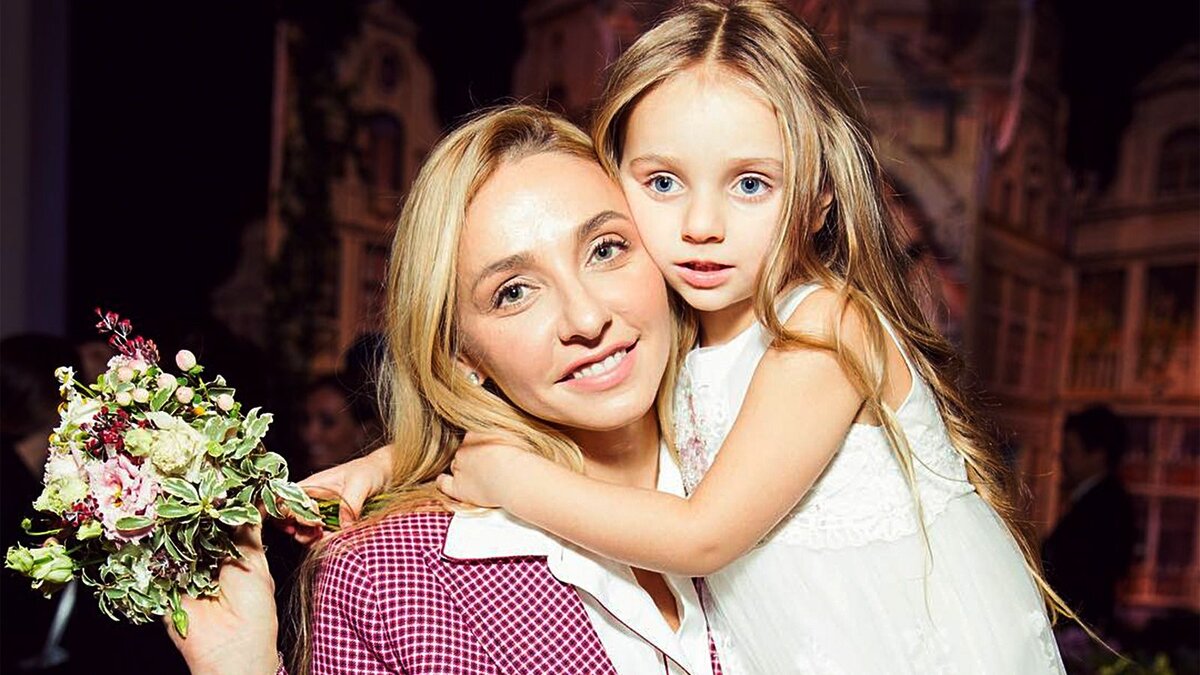 Татьяна Навка и ее дочь Нади