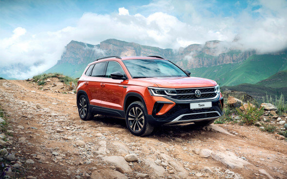 Последние полтора года мы вынужденно ограничены в привычных вещах и ярких впечатлениях, одинаково неподвижны и лишены права на индивидуальность.