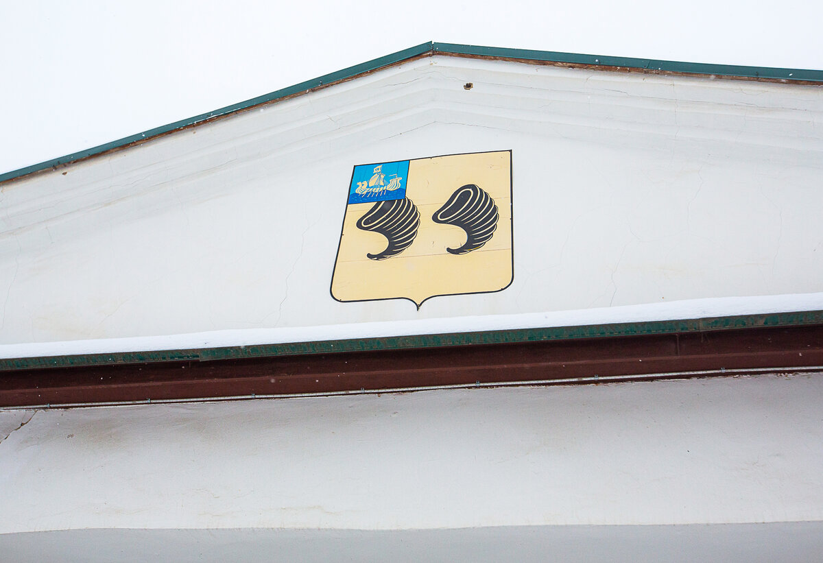 Улитки на гербе Нерехты. Костромская область. Фото автора статьи 