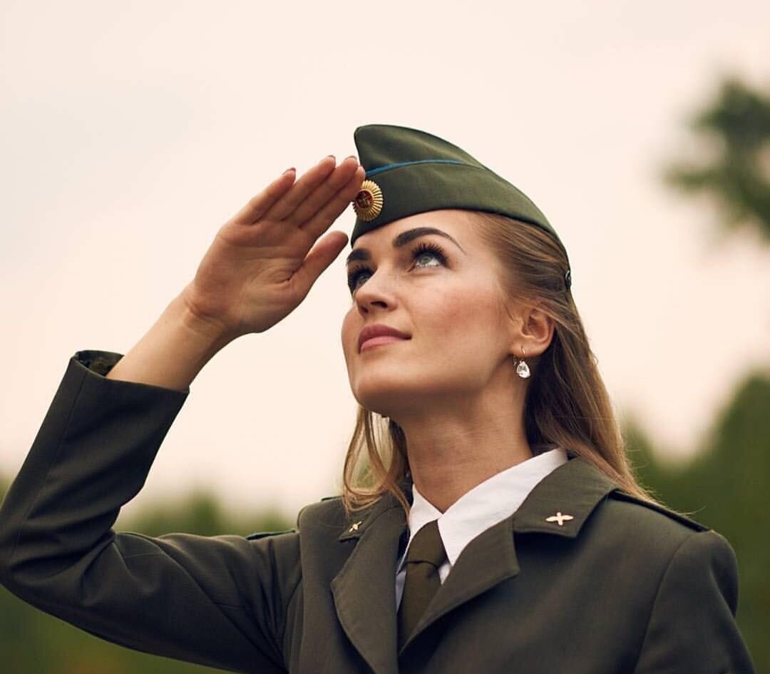 Фото девушки армии. Женщины военные.