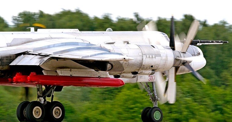 Ракеты Х-101 под крылом Ту-95МСМ. Источник изображения: militaryarms.ru