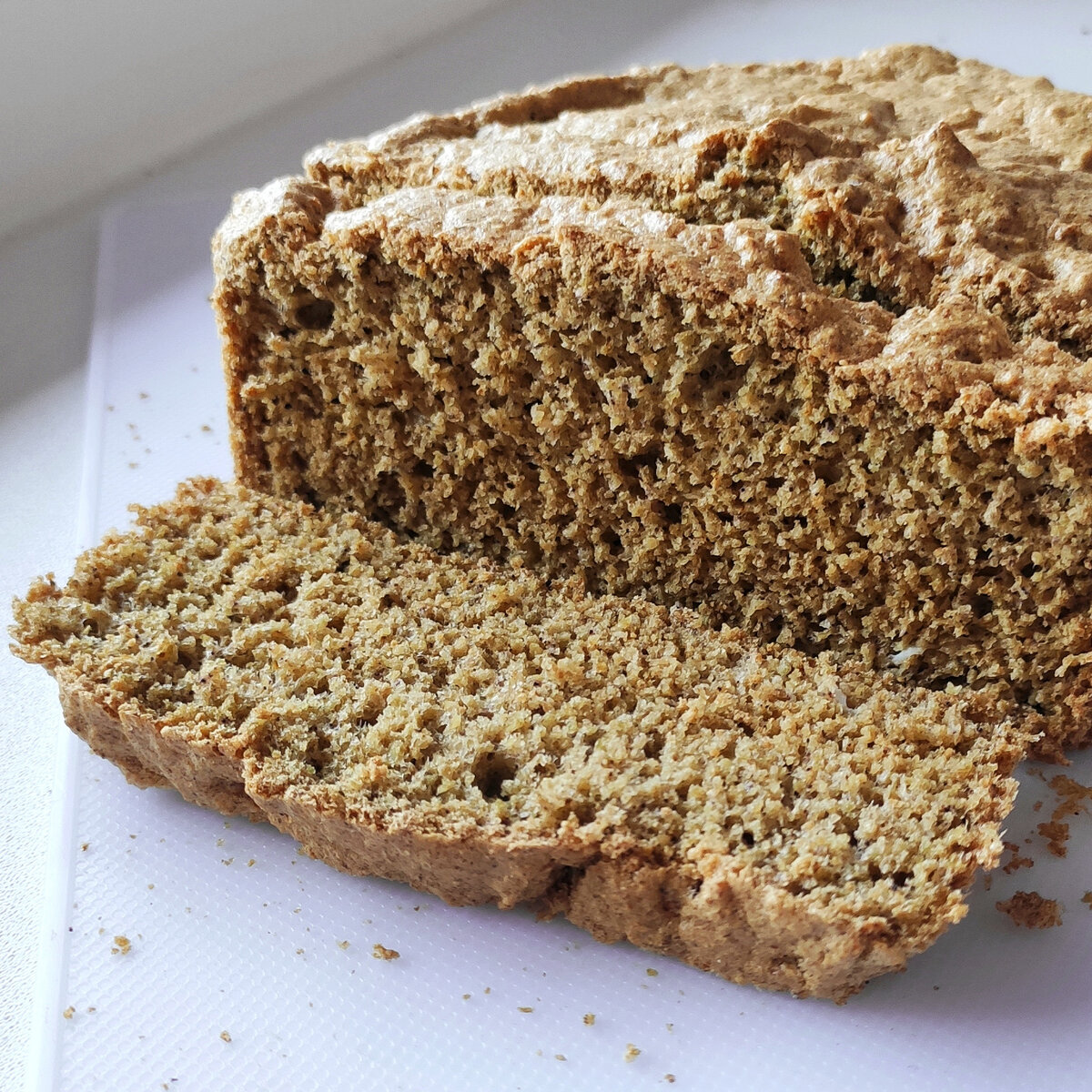 Хлеб с овсяными хлопьями и изюмом