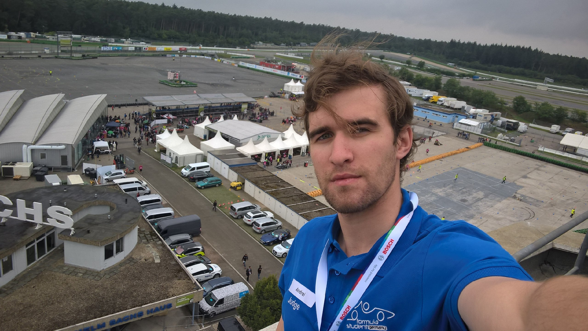 Судья конструкции на соревновании Formula Student Germany 2017
