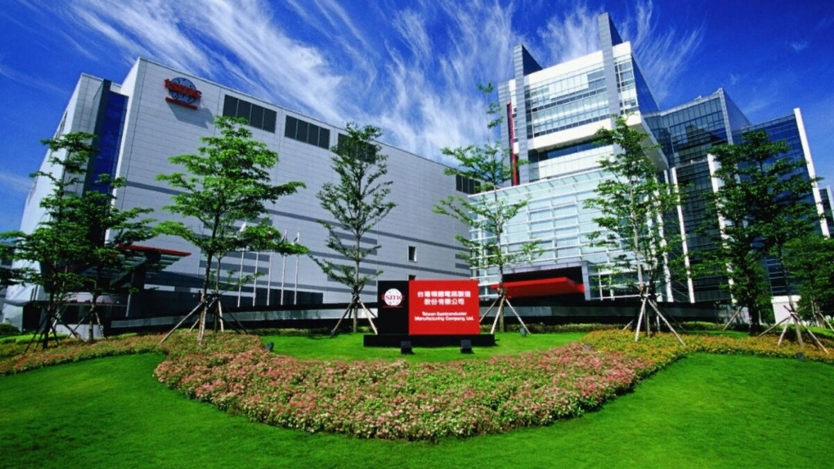 Оказывается, что крупнейший производитель микросхем – компания Taiwan Semiconductor Manufacturing Company, находящаяся на Тайване. 