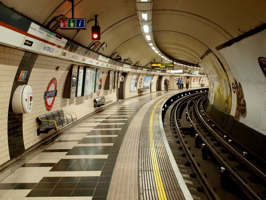 Метро вокзал. Метро Лондона. Лондонское метро 1863. Станции метро Лондона. Метро Великобритании.