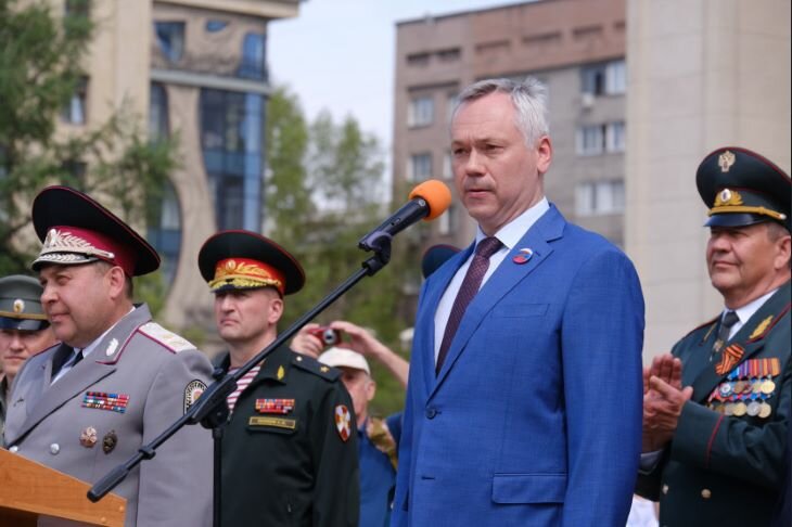 «Тридцать лет назад именно сибиряки первыми в России начали возрождать кадетское образование, нацеленное на качественную подготовку ребят к военной и государственной службе, – отметил в поздравительной речи глава региона. – Объединив вековые российские традиции военного воспитания, педагоги Сибирского кадетского корпуса обеспечили высокий уровень образования и воспитания кадет. Поэтому неудивительно, что каждый год более 90% выпускников корпуса поступают в гражданские и военные вузы».📷

