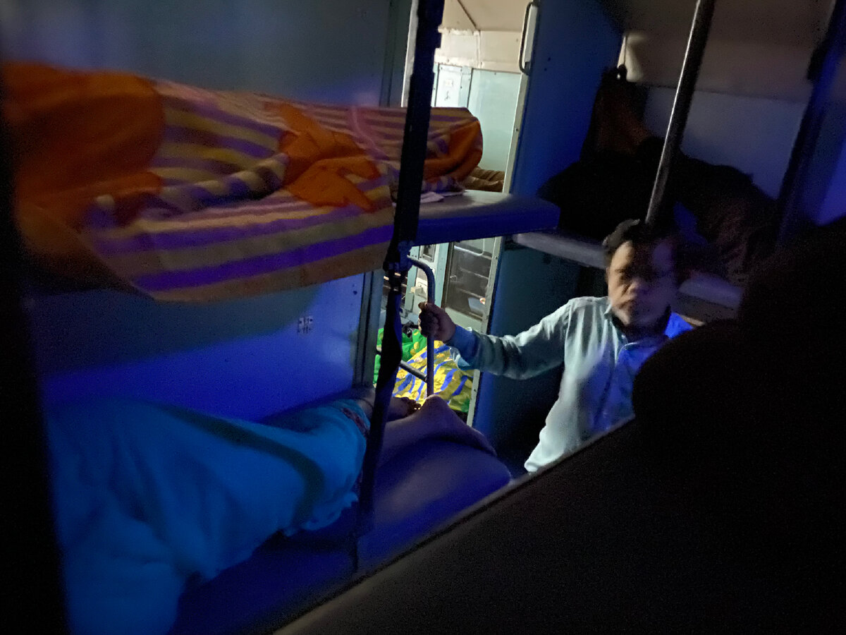 Индусы наблюдают за тобой даже ночью!