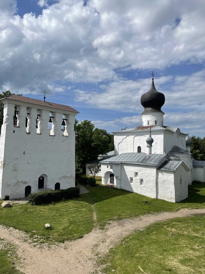 Церковь Успения Пресвятой Богородицы с Пароменья. Первое упоминание о церкви с 1444 года. В таком виде с 1521 года стоит.