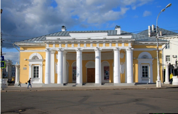 Гауптвахта. В настоящее время в здании бывшей гауптвахты располагается военно-исторический отдел Костромского музея-заповедника.