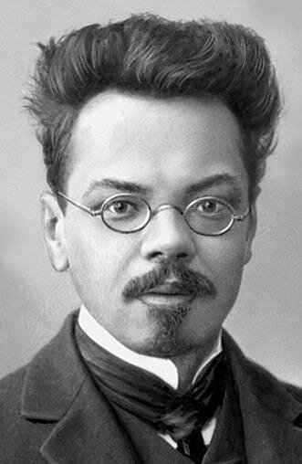    Ремизова именуют то символистом, то фантастом, то сумасшедшим