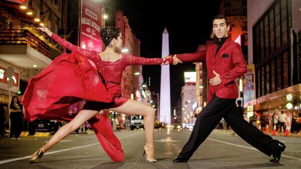     Танго на улице Корриентес в Буэнос-АйресеCC BY-SA 4.0 / Manticora87 / The grace and strength of tango, in the mythical Corrientes street of Buenos Aires