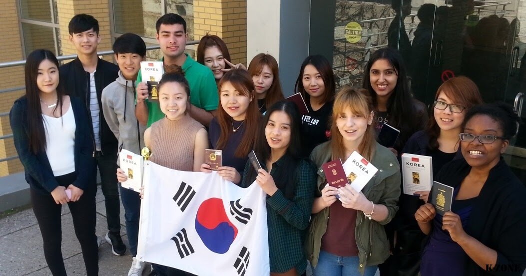 Как поступить в университет в корее. Колледжи и университеты Южной Кореи. Колледж в Корее. Высшее образование в Корее. Корейские студентки.