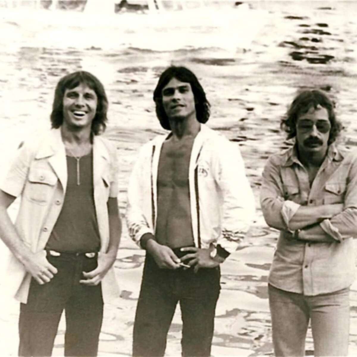 Бари в молодости (в центре)