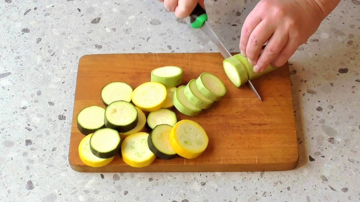 Как жарить кабачки без муки: повар раскрыл секрет