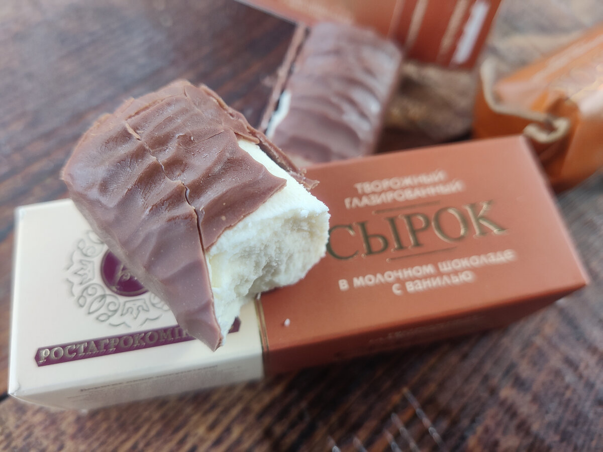 На фото видна творожная структура.