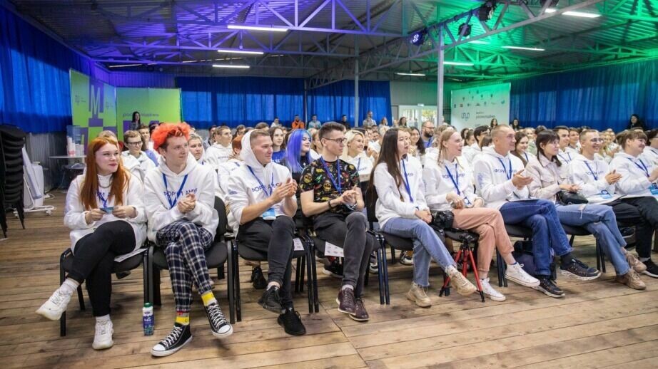     В Хабаровском крае в Центре для активной молодежи «Шарголь» началась третья — всероссийская смена молодежного образовательного форума «Амур».