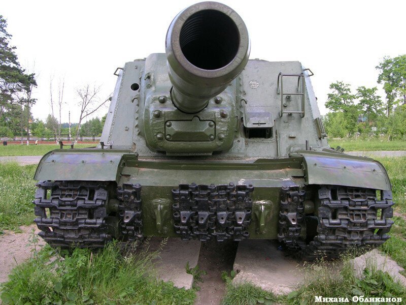 ИСУ-152. Маска заклёпана снаружи, а не внутри рубки