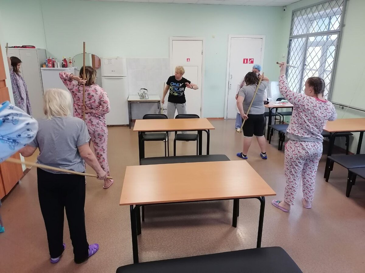 17 отделение. Занятие ЛФК.