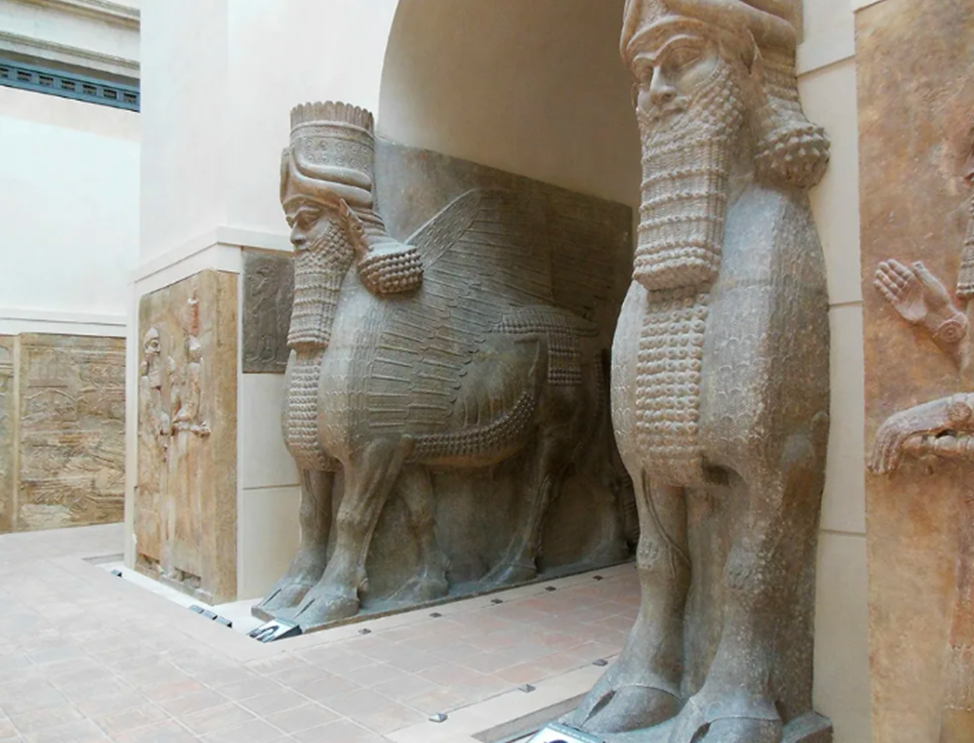 Древнейшая монументальная культовая скульптура. Шеду Ассирия. Шеду и ламассу. Шеду Лувр. Шеду шумеры.