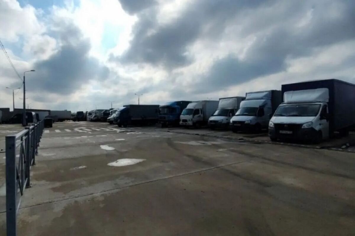    Очереди на Керченскую паромную переправу ожидают более 900 грузовиков