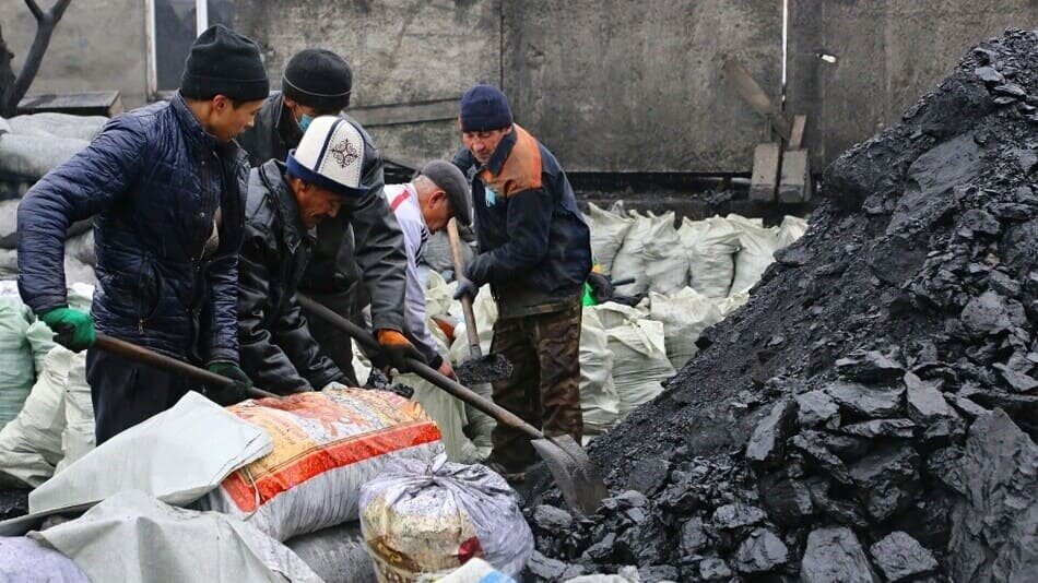 Власти Киргизии обещают, что в этом году дефицита угля в стране не будет