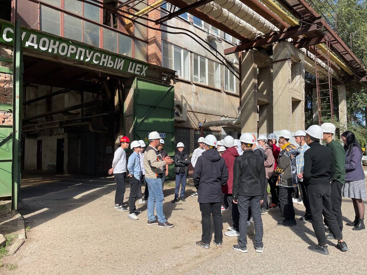 Более трехсот школьников и студентов региона посетили астраханские верфи ОСК / ЮЦСС