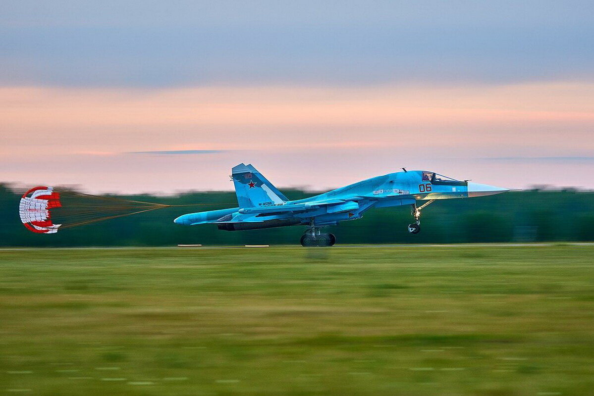 Асе русское. Су34 самолет. Су 34 Ейск. Су-34 бомбардировщик самолёты России. Су-34 бомбардировщик Ейск.