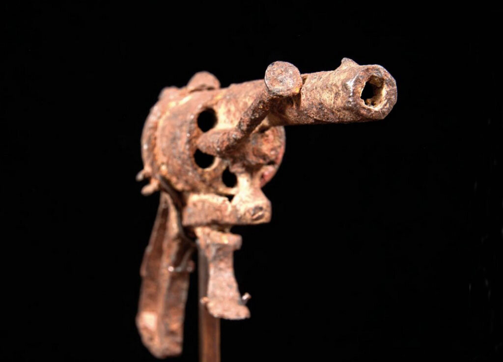   Шпилечный "Лефоше" кал. 7 мм. Наверное, самое дорогое оружие в мире искусств. 