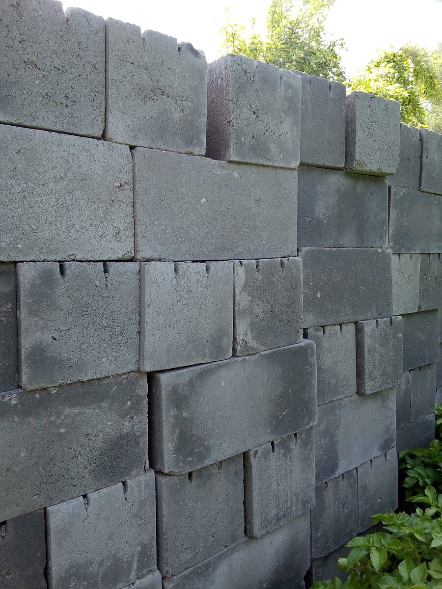 Привезли шлакоблоки