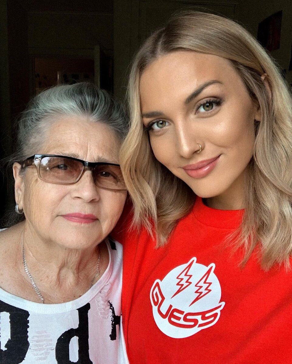    Mary Gu с бабушкой@mary___gu