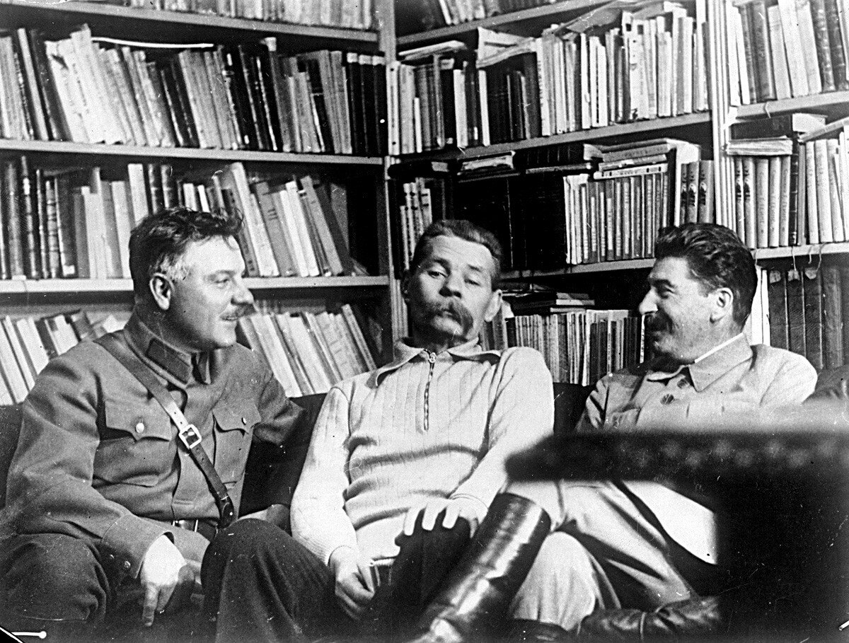 К.Ворошилов, И.Сталин в гостях у Горького
