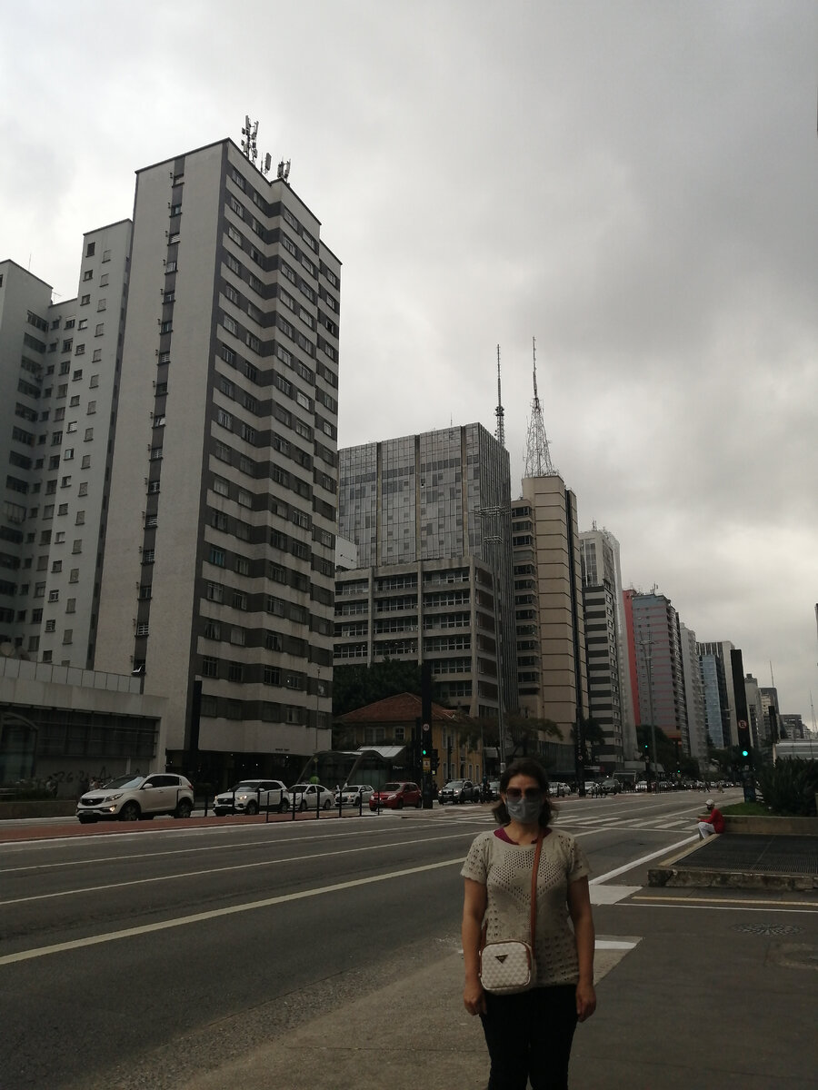 Женщина, которую я встретила в Сан-Паулу. Живёт 6 лет в этом городе и обратно в Россию не хочет. 