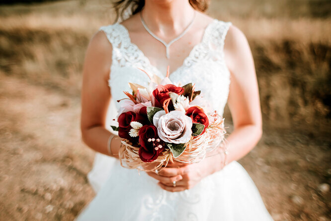 Девушки в Турции, как и везде, влюбляются и выходят замуж.