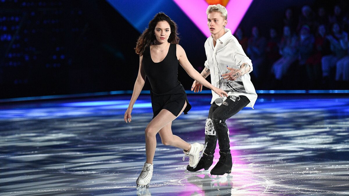    Евгения Медведева и Даня Милохин на льду