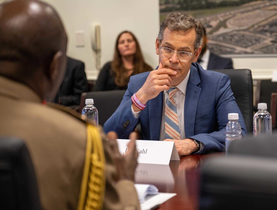 Заместитель министра обороны США по политическим вопросам Колин Х. Каль